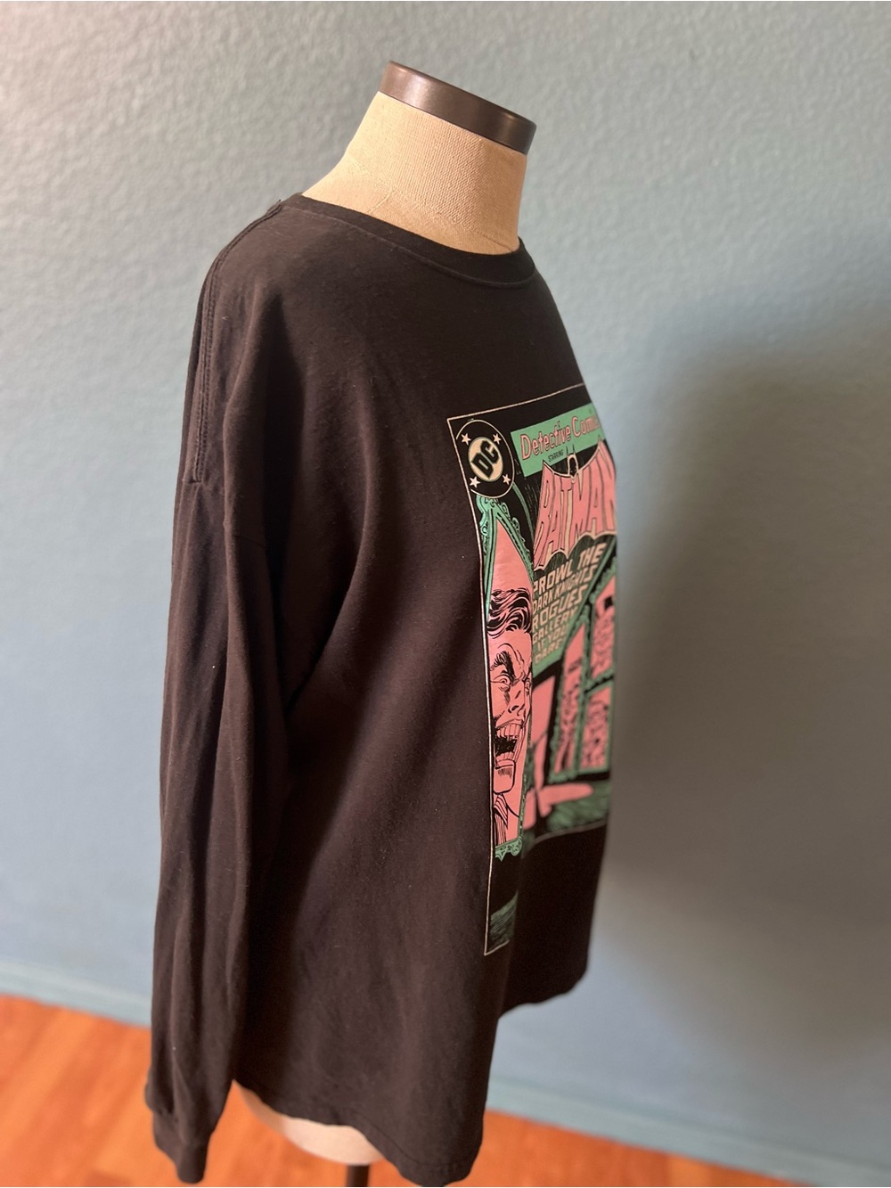 DC Comics Batman Long-Sleeve Tee in Black with Pink & Mint Graphic 100% cotton - Picture 6 of 6